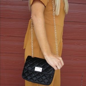 black chain crossbody purse